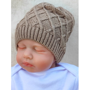 Вязаная шапочка Аран коса какао