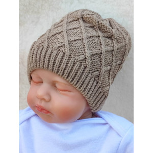Вязаная шапочка Аран коса какао