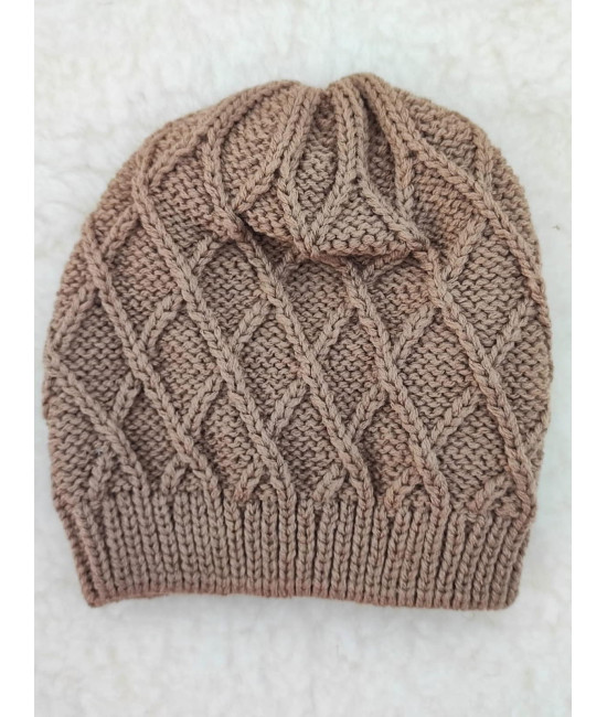 Вязаная шапочка Аран коса какао