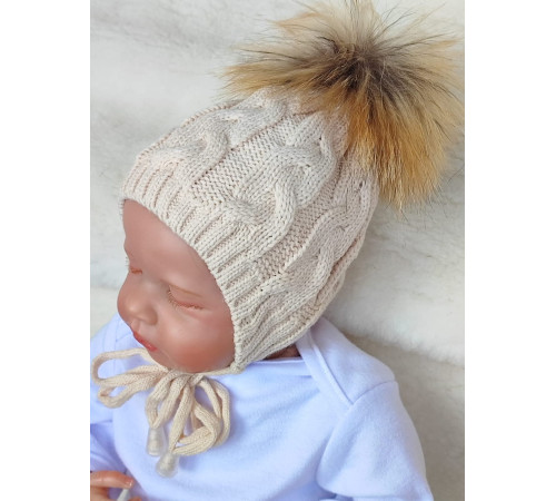 Вязаная шапочка Косички крем-брюле
