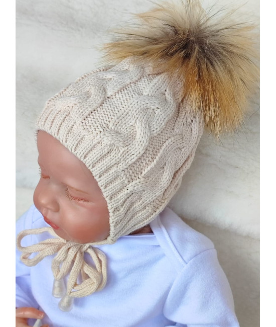 Вязаная шапочка Косички крем-брюле