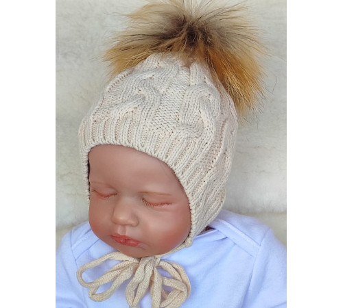 Вязаная шапочка Косички крем-брюле