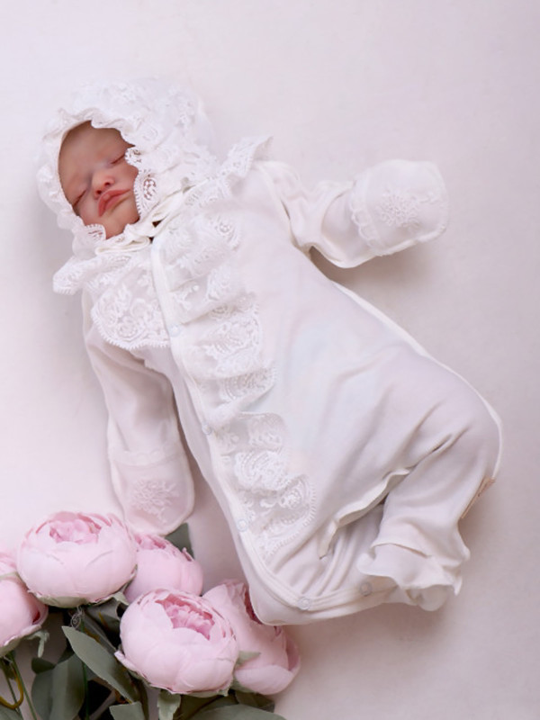 Комбинезон с чепчиком Жабо молочный