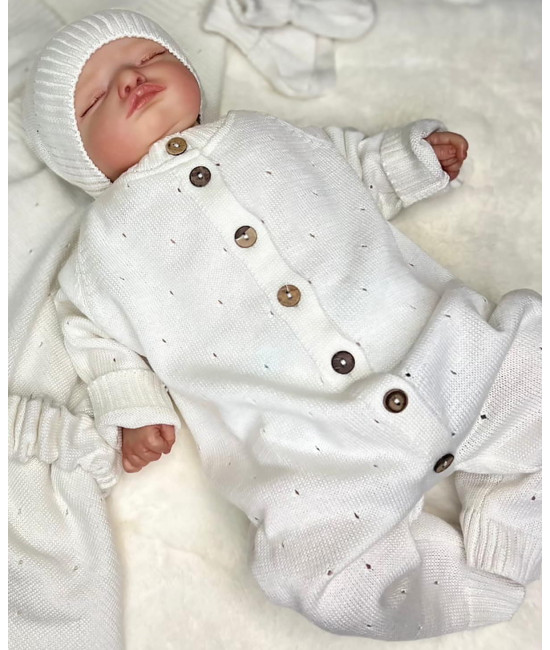 Вязаный комбинезон для новорожденного Капелька молочный