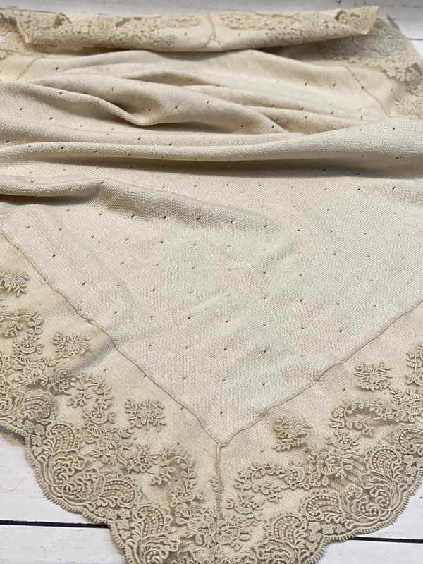 Вязаный плед Капелька с кружевом крем-брюле