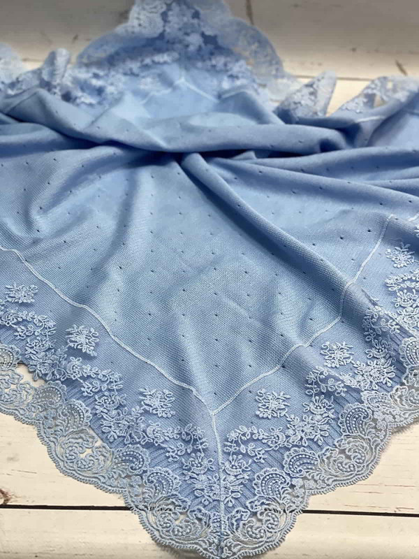 Вязаный плед Капелька с кружевом голубой