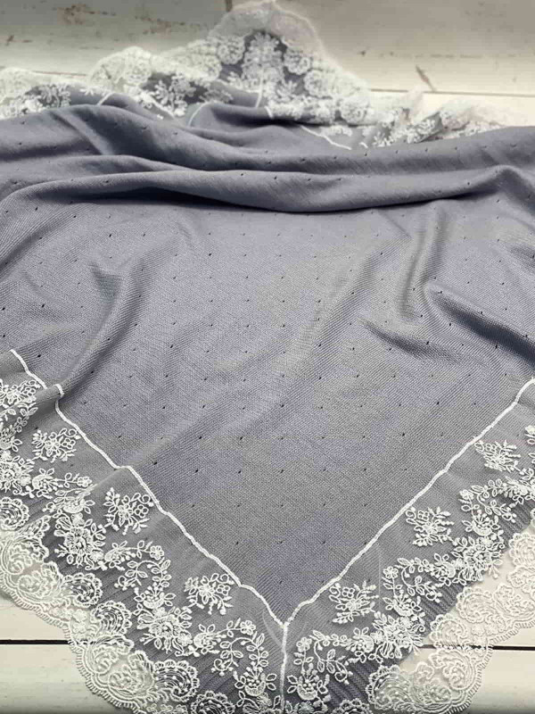 Вязаный плед Капелька с кружевом серый