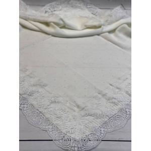 Вязаный плед для новорожденных Капелька с кружевом молочный