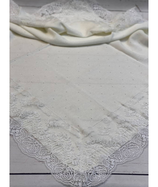 Вязаный плед для новорожденных Капелька с кружевом молочный