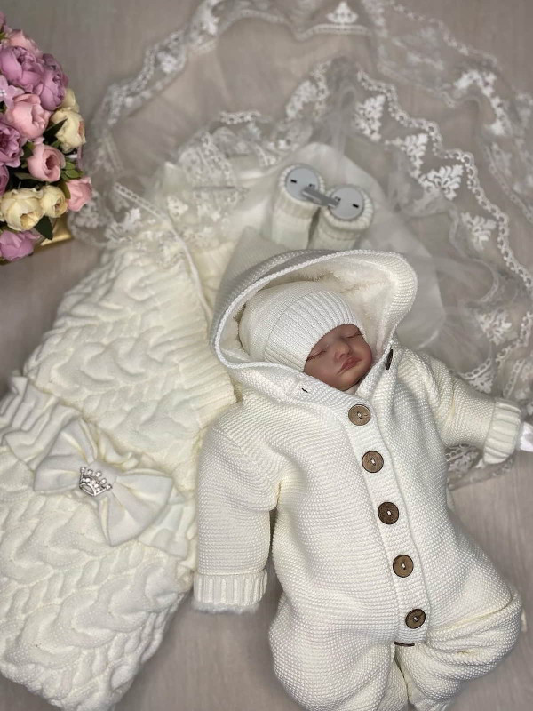 Вязаный комплект Коса-Мишка молочный