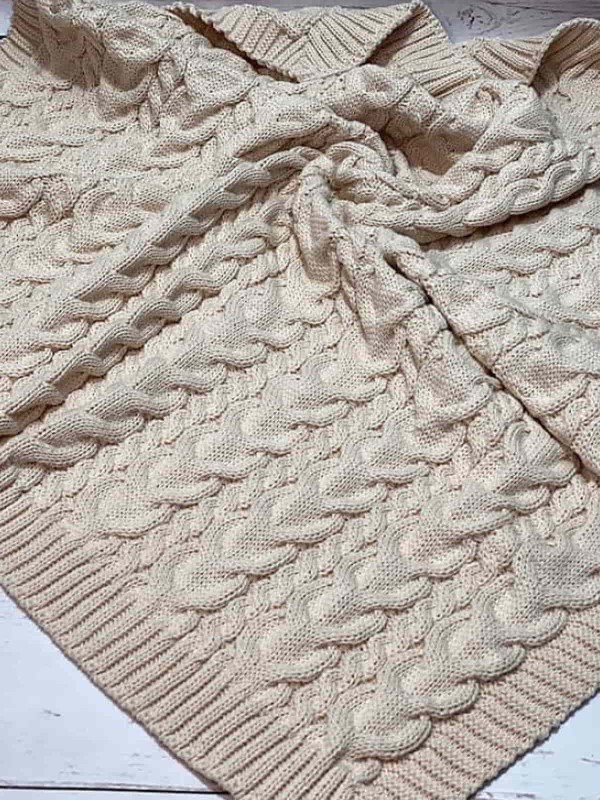 Вязаный плед Коса крем-брюле