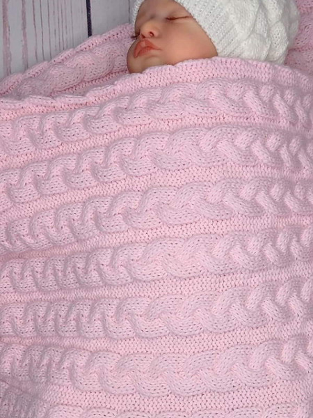Вязаный плед для новорожденных Косички розовый