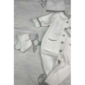 Вязаный комбинезон шапочка пинетки Личи молочный-серый