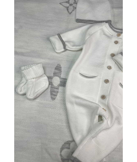 Вязаный комбинезон шапочка пинетки Личи молочный-серый