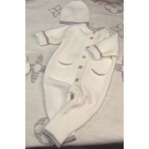 Вязаный комбинезон шапочка пинетки Личи молочный-серый