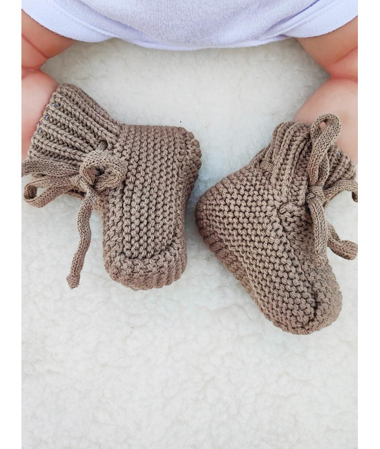 Вязаные носочки-пинетки Лапочки какао