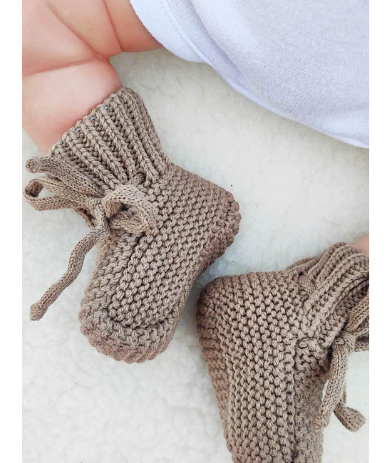 Вязаные носочки-пинетки Лапочки какао