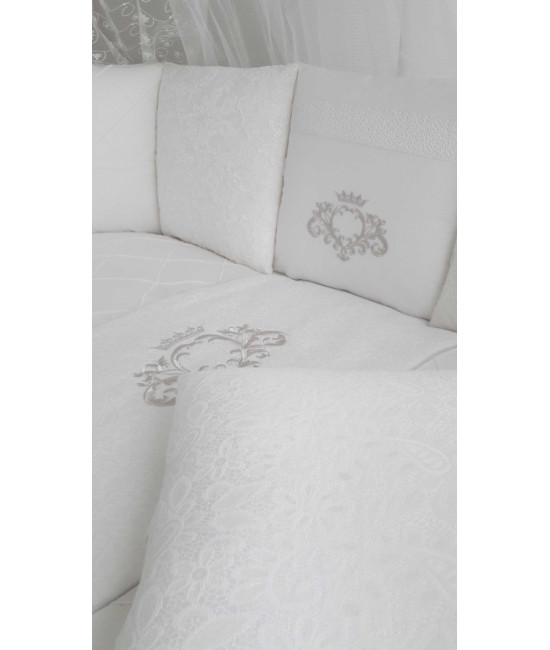 Универсальный комплект в кроватку Vinsent белый